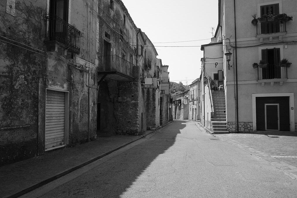 C’è ancora un futuro per i giovani delle aree interne? Legami con i luoghi e partecipazione alla vita pubblica per contrastare la marginalizzazione dei paesi dell’interno calabrese